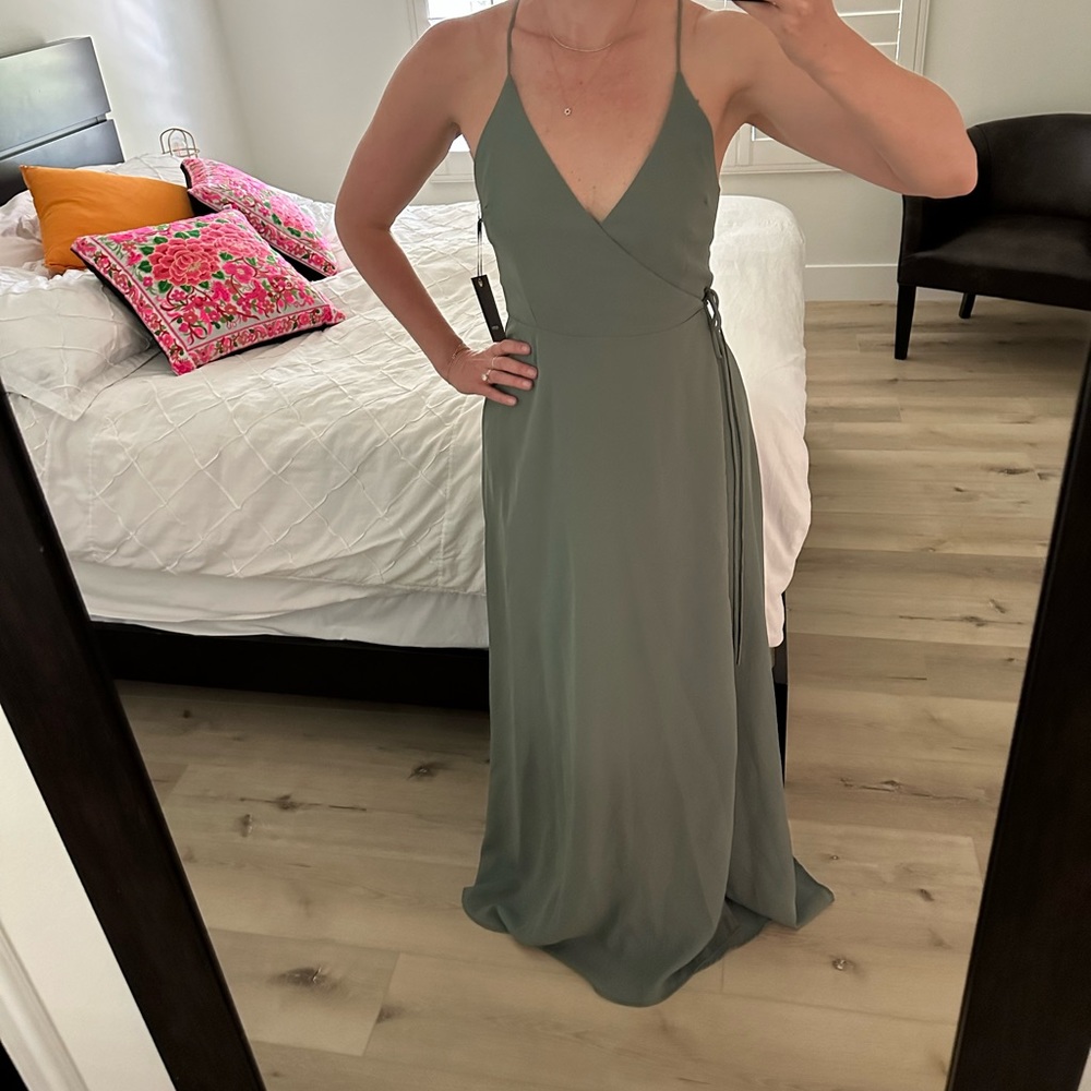 4SI3NNA Sage green maxi dress open back